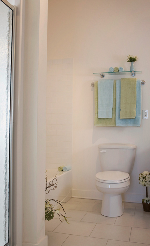 Toilette d'une chambre du Lux Gouverneur Montréal